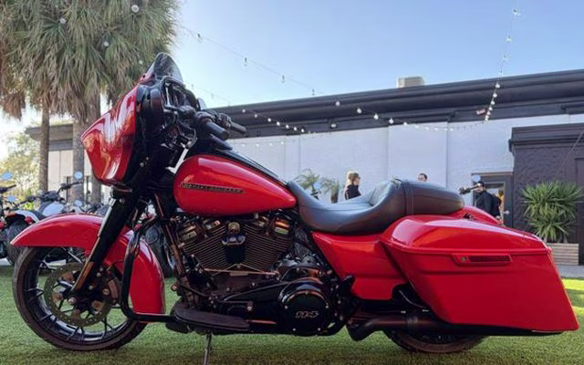 2020 Orange Harley Davidson FLHXS Street Glide Special