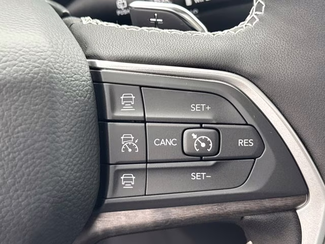 2025 Bright White Clearcoat Jeep Grand Cherokee Limited RWD SUV