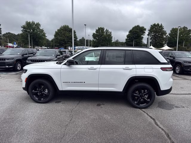 2025 Bright White Clearcoat Jeep Grand Cherokee Limited RWD SUV