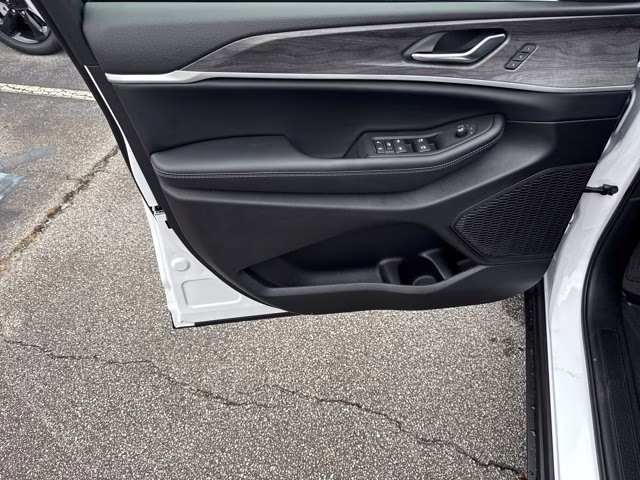 2025 Bright White Clearcoat Jeep Grand Cherokee Limited RWD SUV