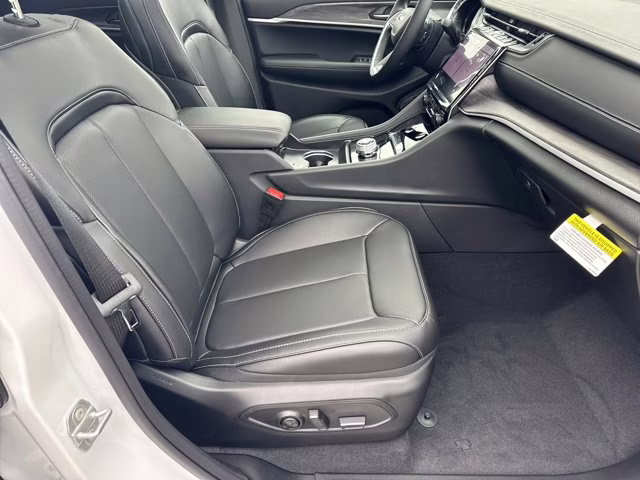 2025 Bright White Clearcoat Jeep Grand Cherokee Limited RWD SUV