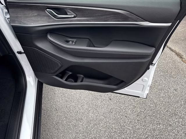 2025 Bright White Clearcoat Jeep Grand Cherokee Limited RWD SUV