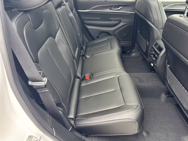 2025 Bright White Clearcoat Jeep Grand Cherokee Limited RWD SUV