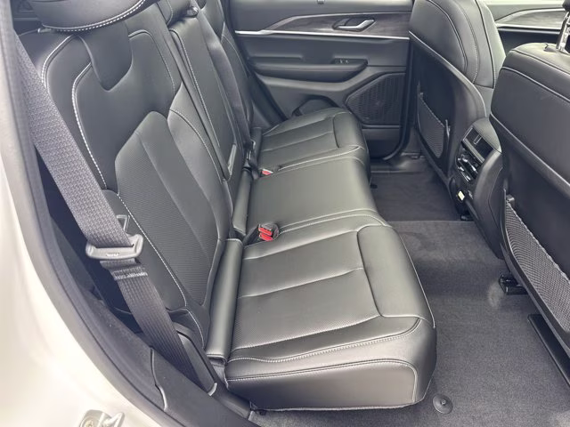 2025 Bright White Clearcoat Jeep Grand Cherokee Limited RWD SUV
