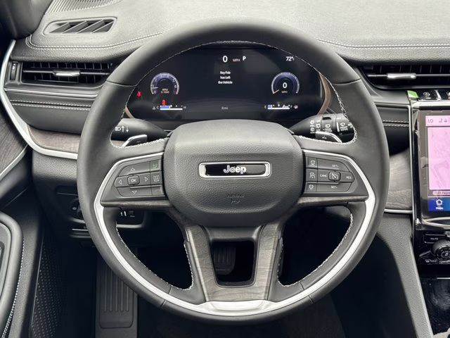 2025 Bright White Clearcoat Jeep Grand Cherokee Limited RWD SUV