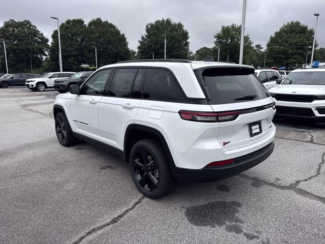 2025 Bright White Clearcoat Jeep Grand Cherokee Limited RWD SUV