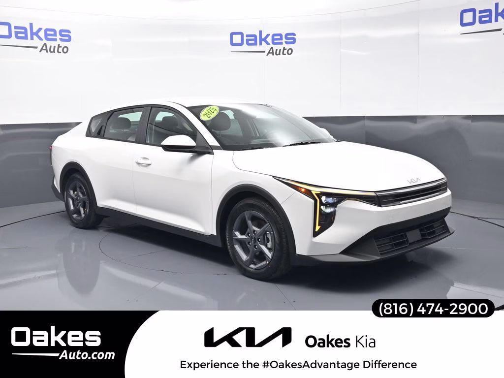 2025 Snow White Pearl Kia K4 LXS FWD Sedan