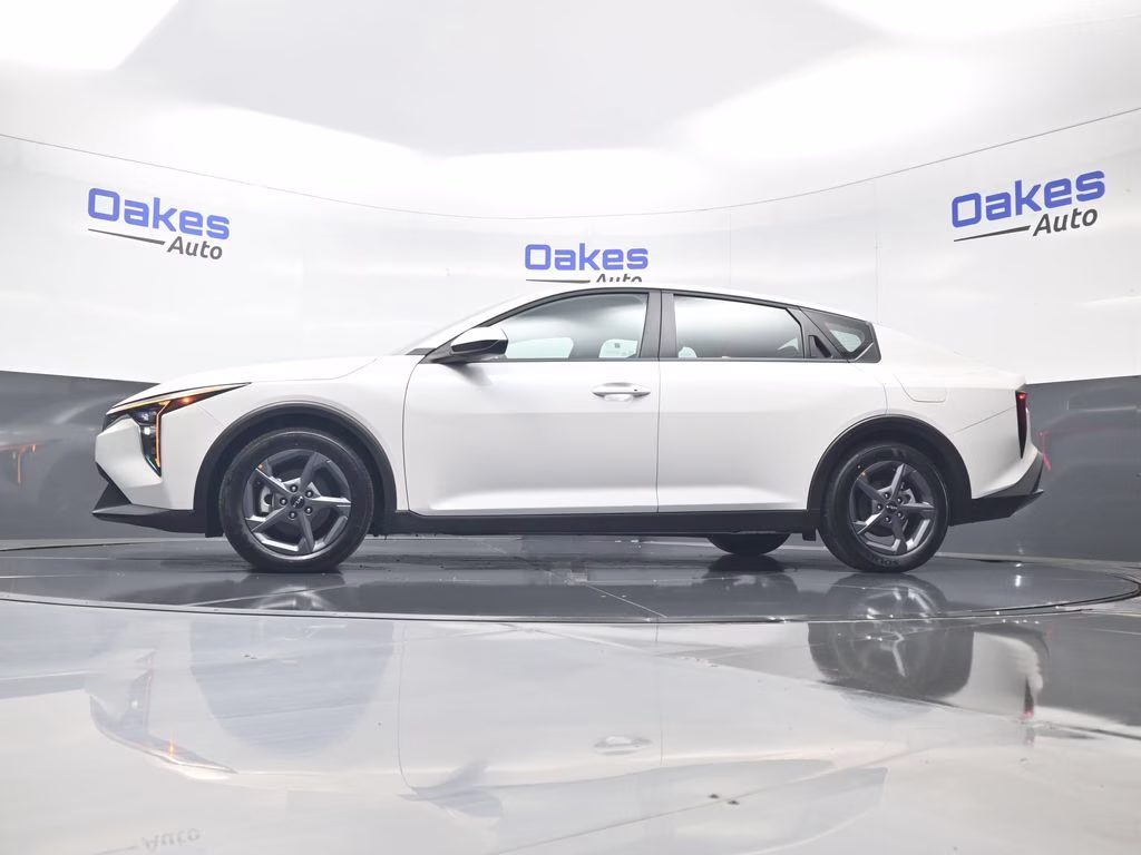 2025 Snow White Pearl Kia K4 LXS FWD Sedan