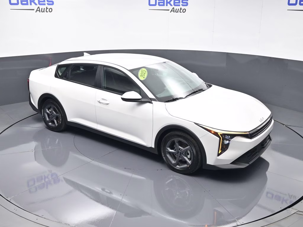 2025 Snow White Pearl Kia K4 LXS FWD Sedan