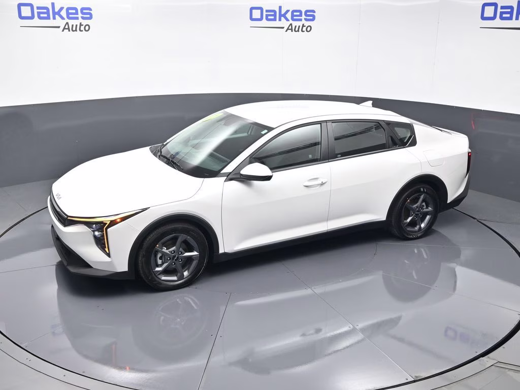 2025 Snow White Pearl Kia K4 LXS FWD Sedan