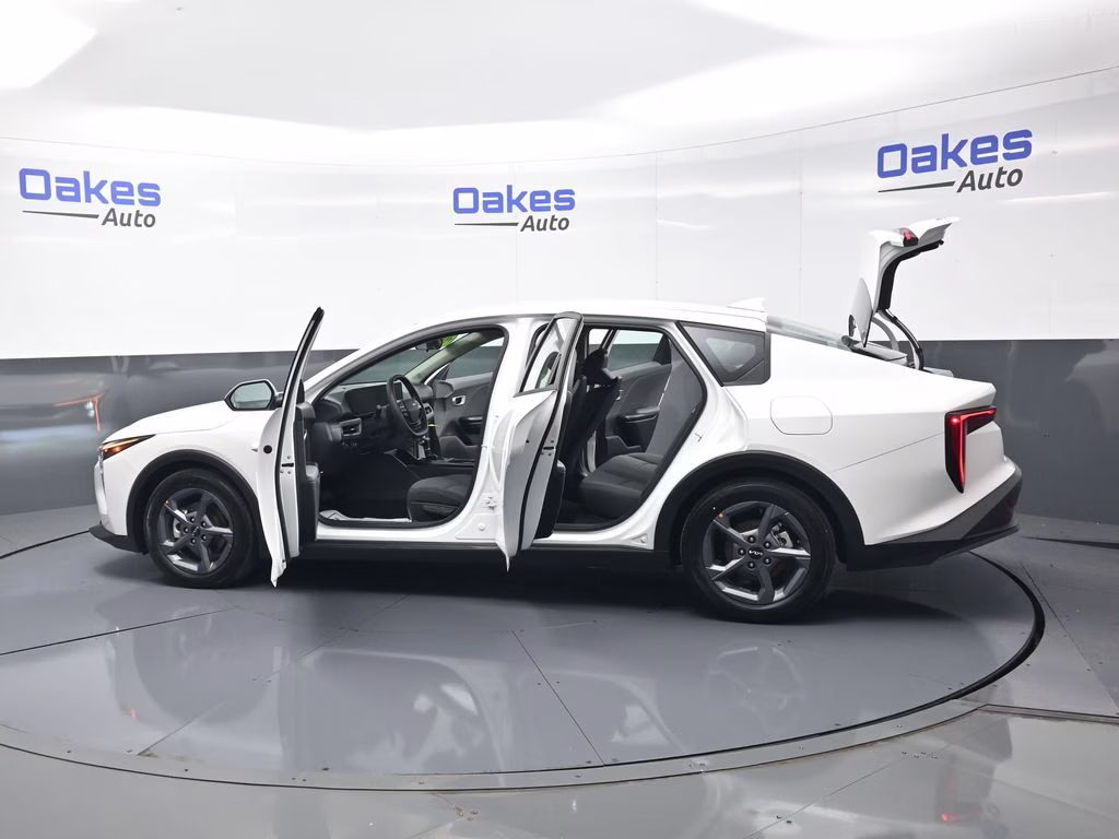 2025 Snow White Pearl Kia K4 LXS FWD Sedan