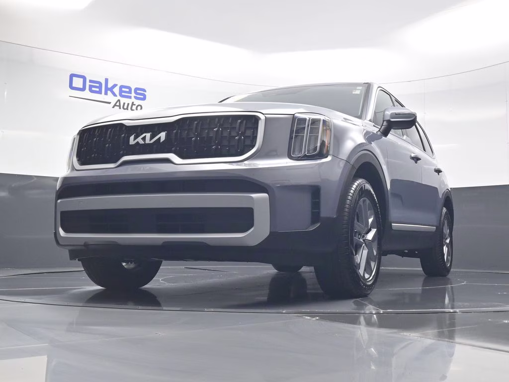 2025 Everlasting Silver Kia Telluride LX FWD SUV