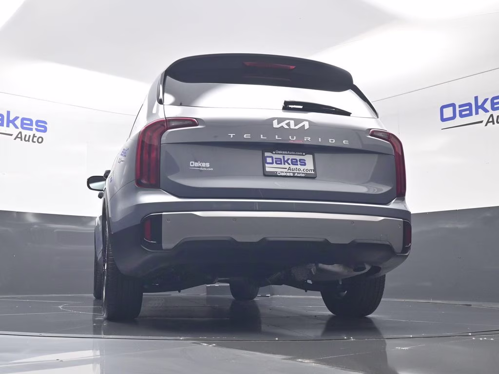 2025 Everlasting Silver Kia Telluride LX FWD SUV