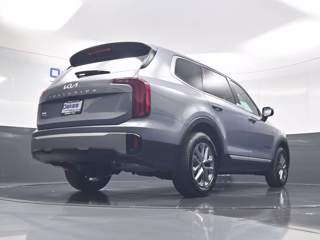 2025 Everlasting Silver Kia Telluride LX FWD SUV