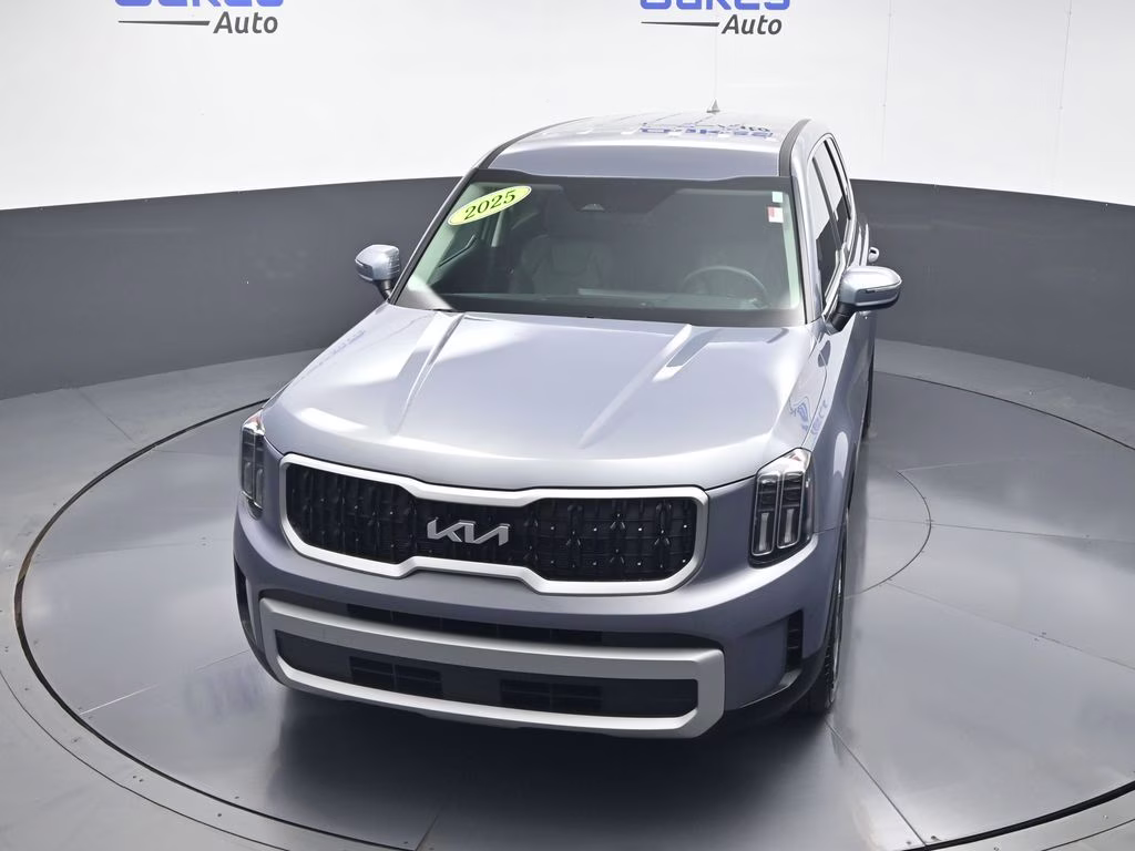 2025 Everlasting Silver Kia Telluride LX FWD SUV