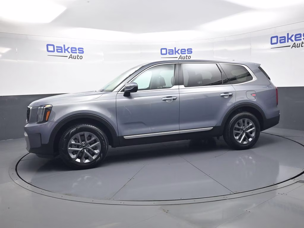 2025 Everlasting Silver Kia Telluride LX FWD SUV