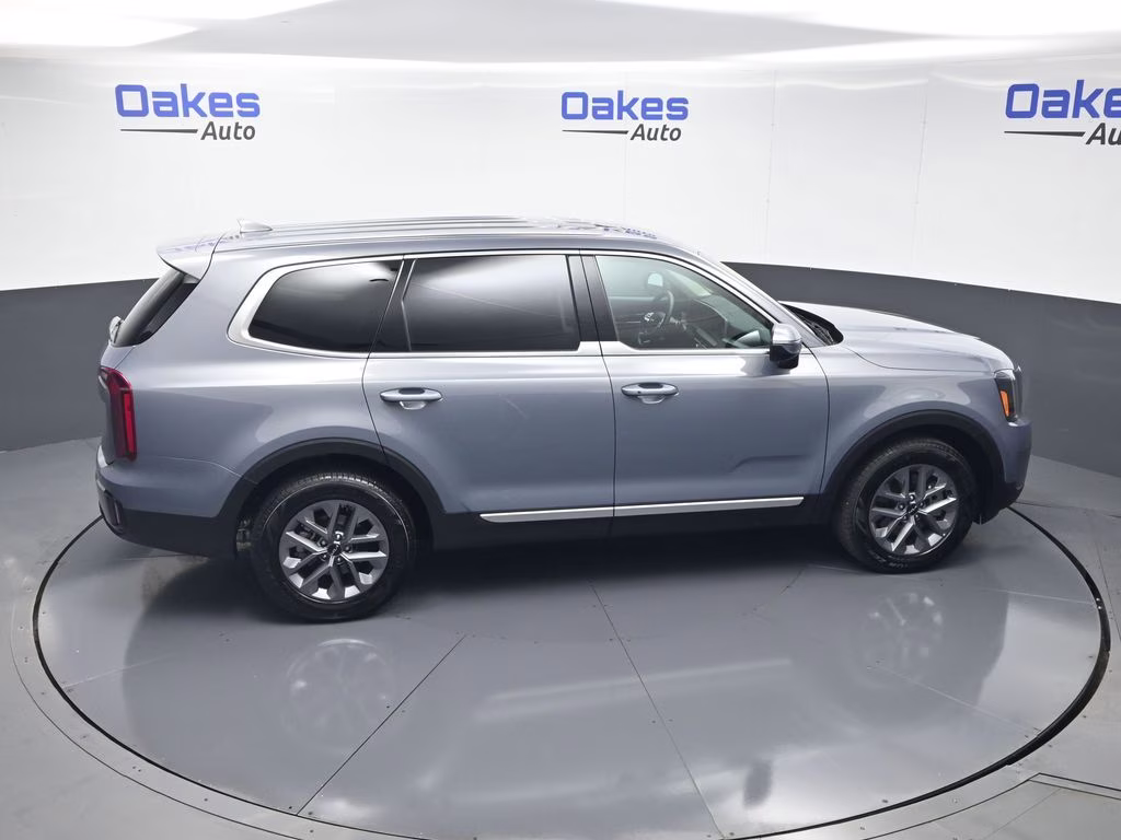 2025 Everlasting Silver Kia Telluride LX FWD SUV