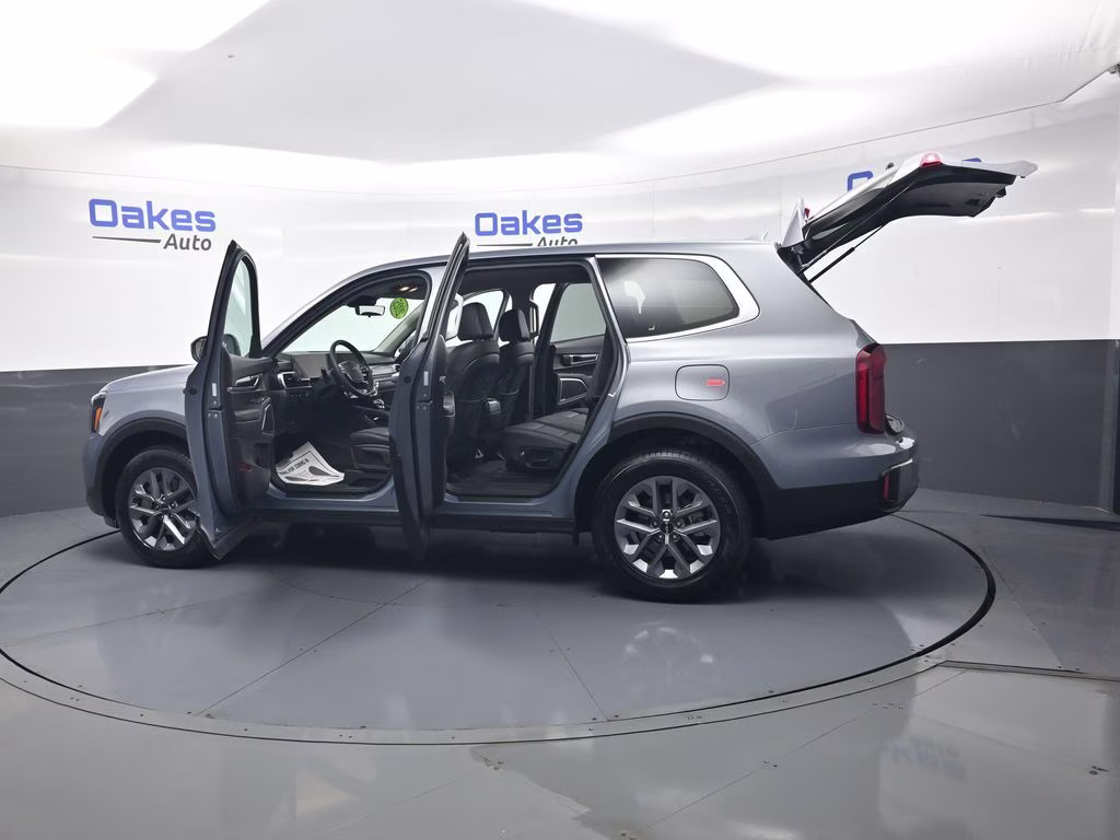 2025 Everlasting Silver Kia Telluride LX FWD SUV