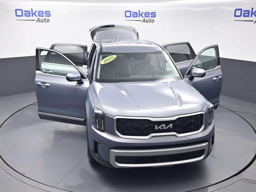 2025 Everlasting Silver Kia Telluride LX FWD SUV