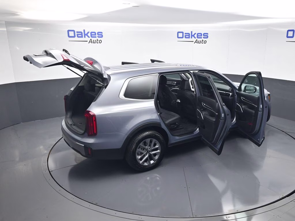 2025 Everlasting Silver Kia Telluride LX FWD SUV