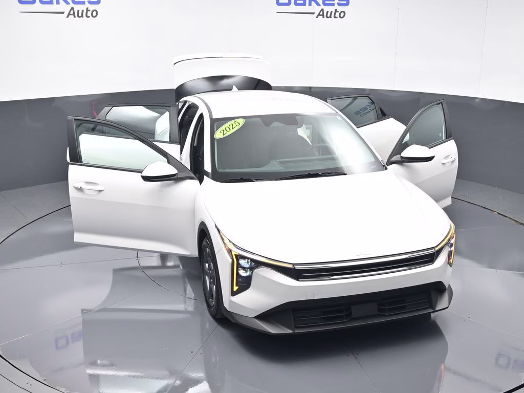 2025 Snow White Pearl Kia K4 LXS FWD Sedan