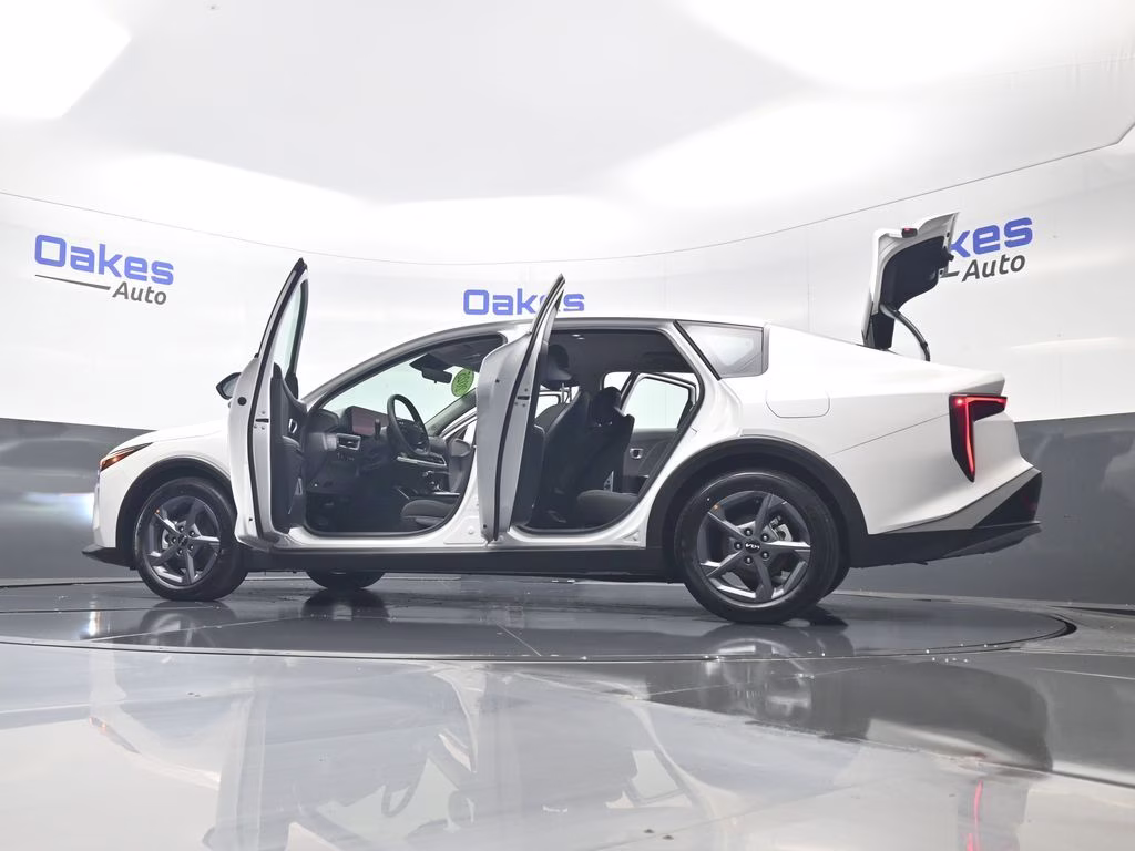 2025 Snow White Pearl Kia K4 LXS FWD Sedan