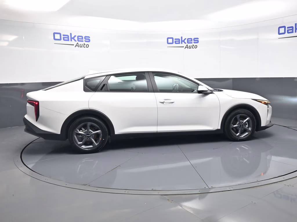 2025 Snow White Pearl Kia K4 LXS FWD Sedan