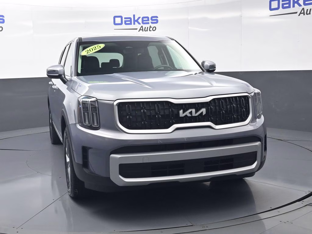 2025 Everlasting Silver Kia Telluride LX FWD SUV