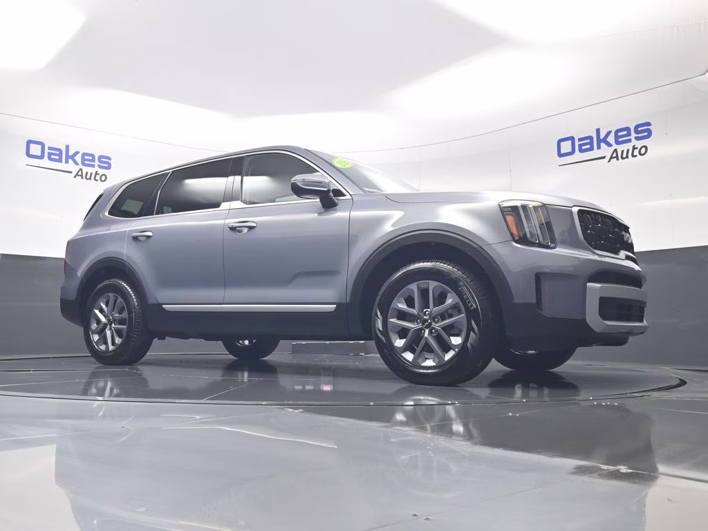2025 Everlasting Silver Kia Telluride LX FWD SUV