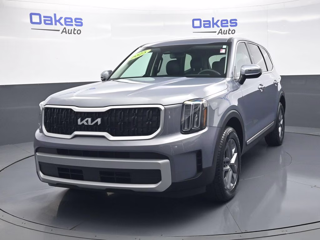 2025 Everlasting Silver Kia Telluride LX FWD SUV