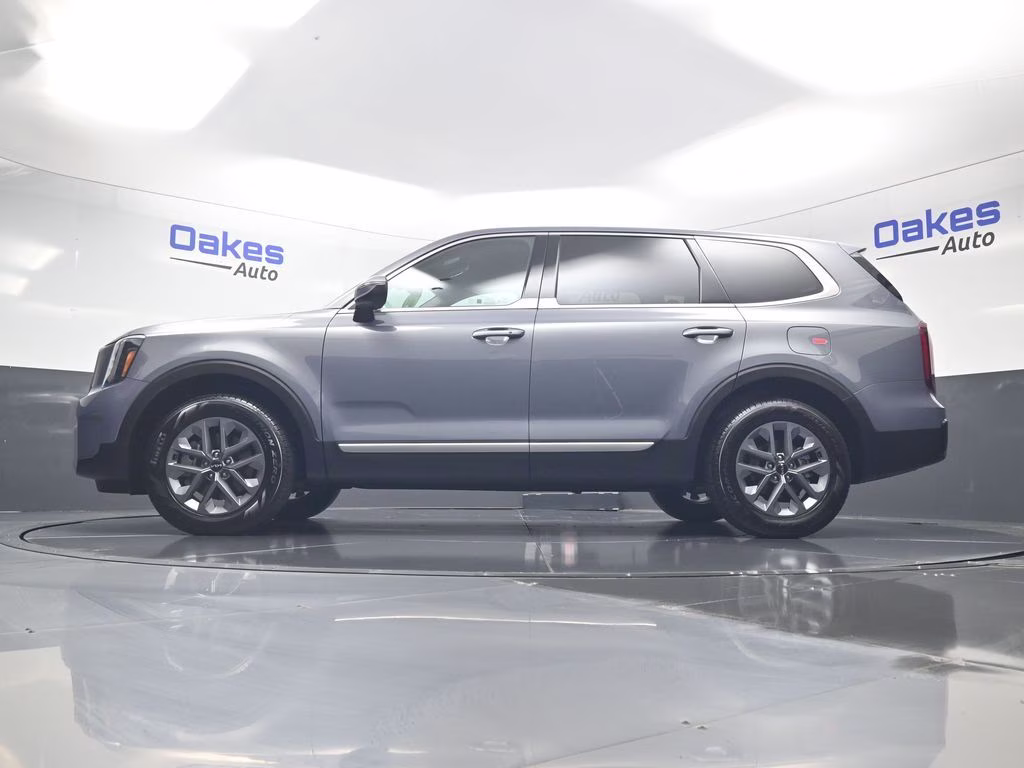 2025 Everlasting Silver Kia Telluride LX FWD SUV