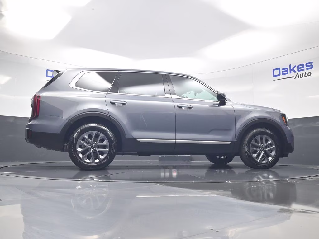 2025 Everlasting Silver Kia Telluride LX FWD SUV