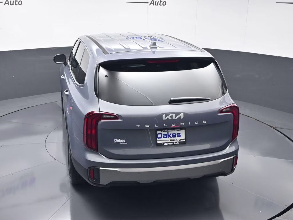 2025 Everlasting Silver Kia Telluride LX FWD SUV