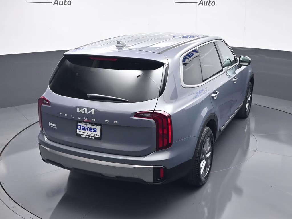 2025 Everlasting Silver Kia Telluride LX FWD SUV