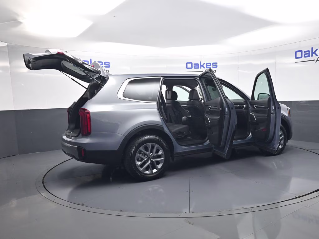 2025 Everlasting Silver Kia Telluride LX FWD SUV
