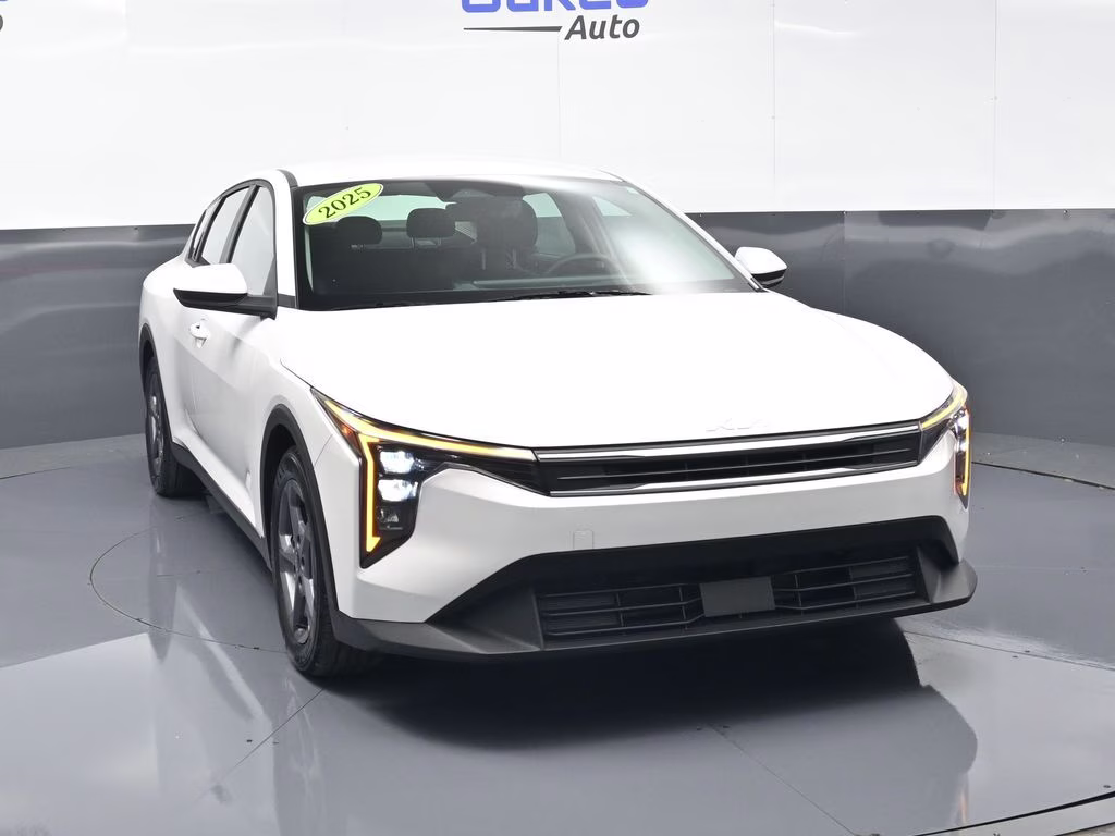2025 Snow White Pearl Kia K4 LXS FWD Sedan