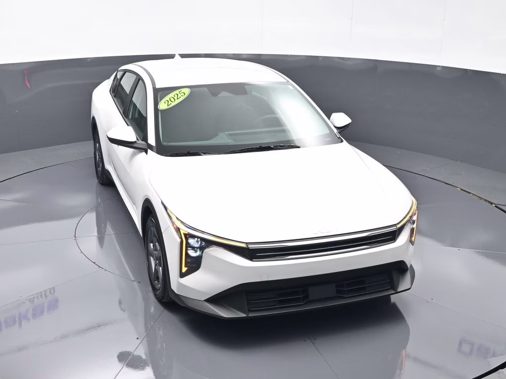 2025 Snow White Pearl Kia K4 LXS FWD Sedan