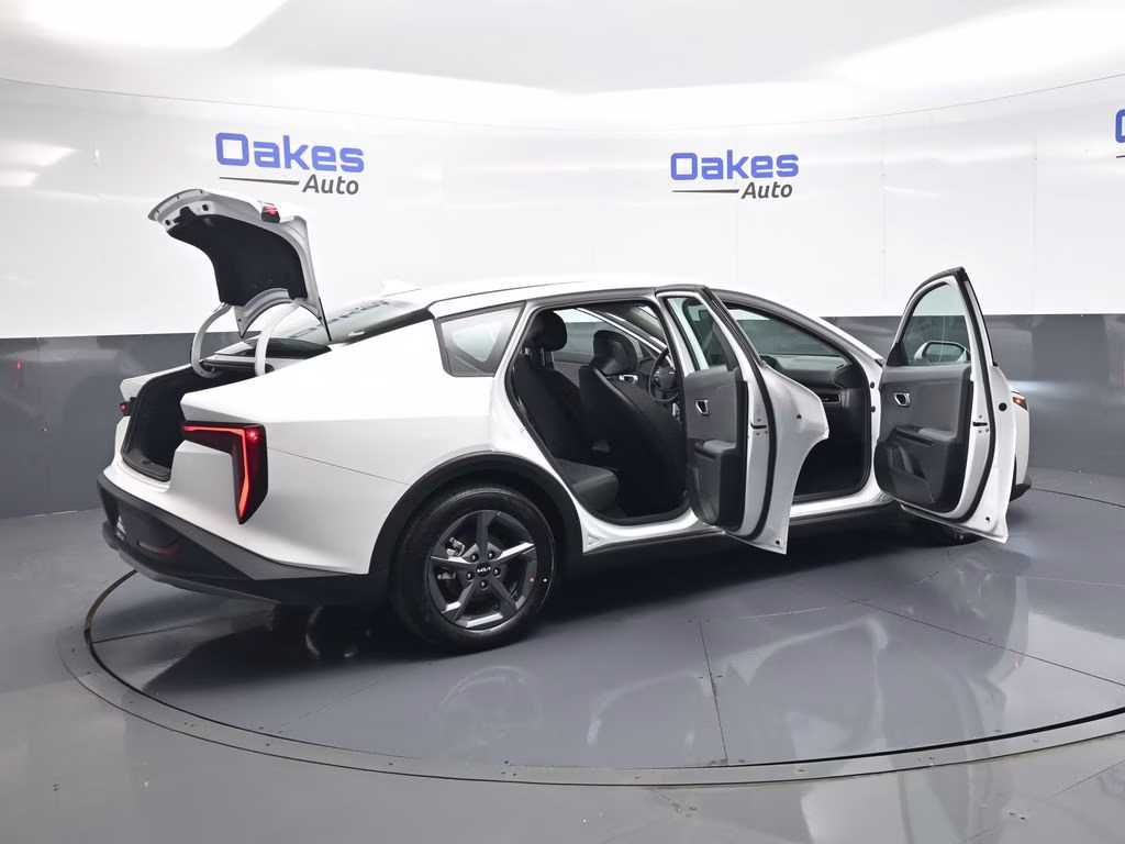 2025 Snow White Pearl Kia K4 LXS FWD Sedan