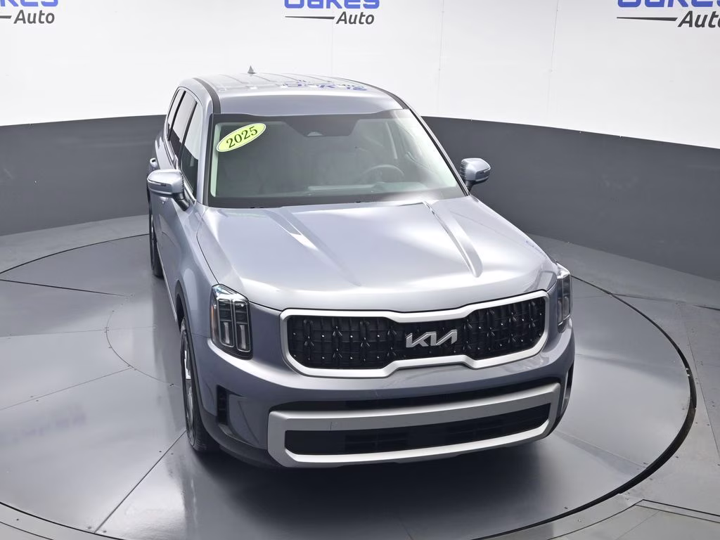 2025 Everlasting Silver Kia Telluride LX FWD SUV