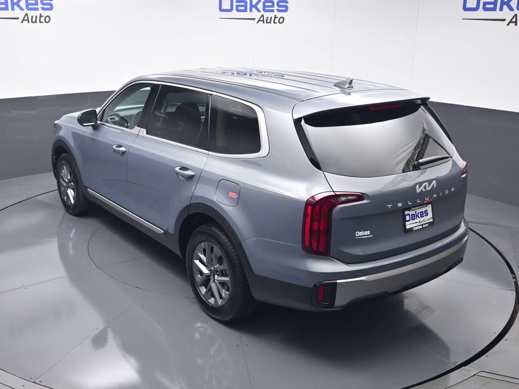 2025 Everlasting Silver Kia Telluride LX FWD SUV