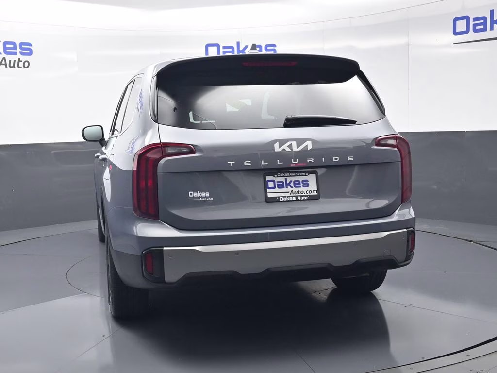 2025 Everlasting Silver Kia Telluride LX FWD SUV