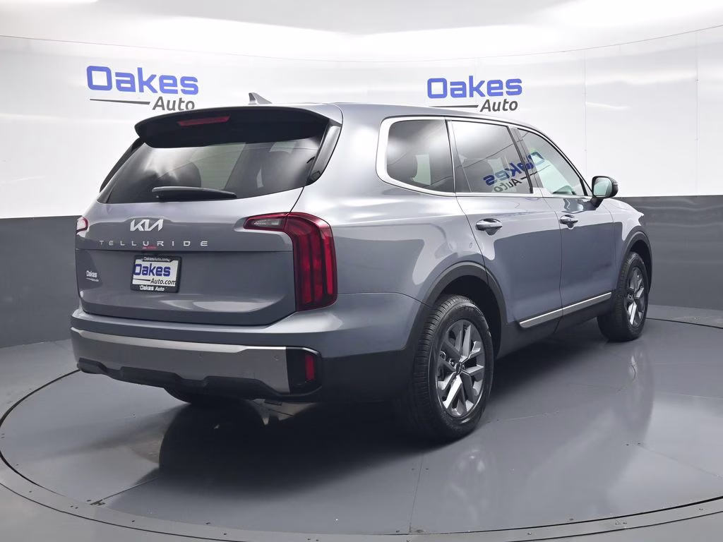2025 Everlasting Silver Kia Telluride LX FWD SUV