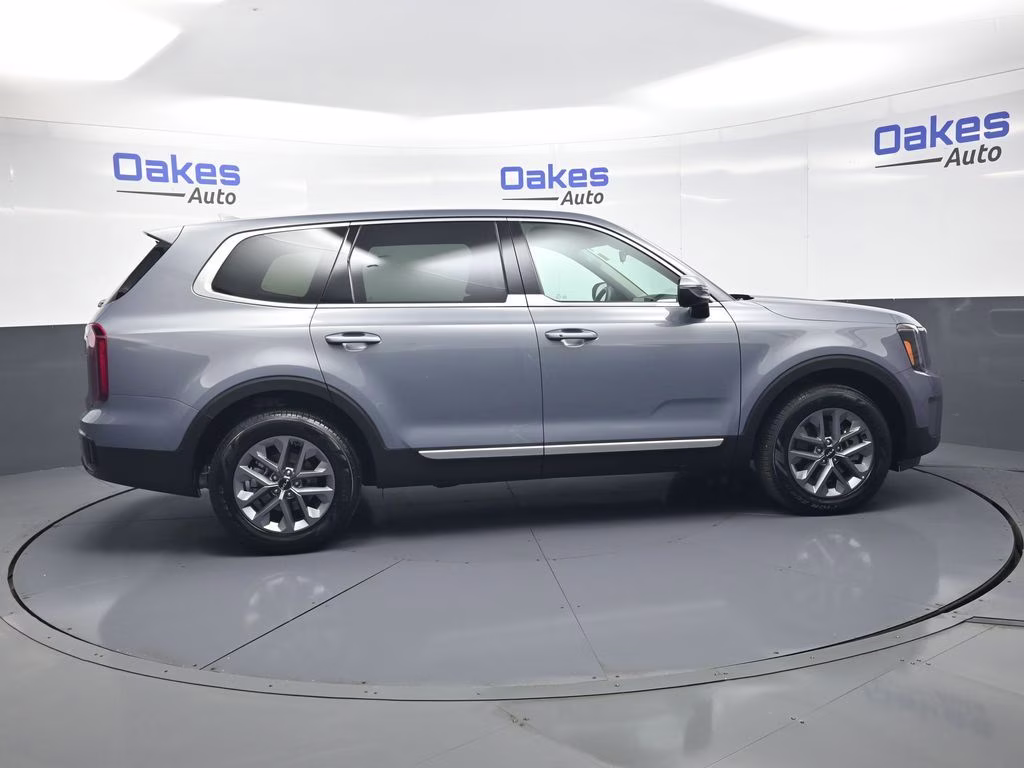 2025 Everlasting Silver Kia Telluride LX FWD SUV