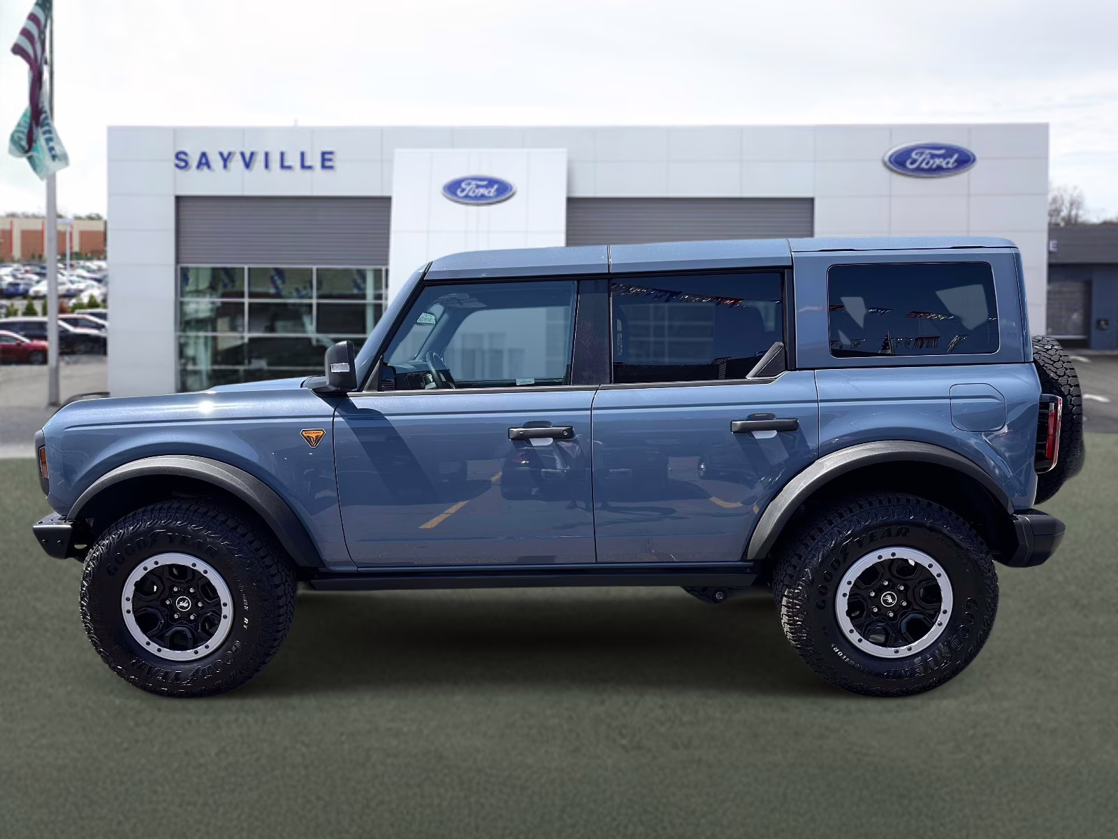 2025 Azure Gray Metallic Tri-Coat Ford Bronco Badlands 4 Door Advanced 4x4 4X4 SUV