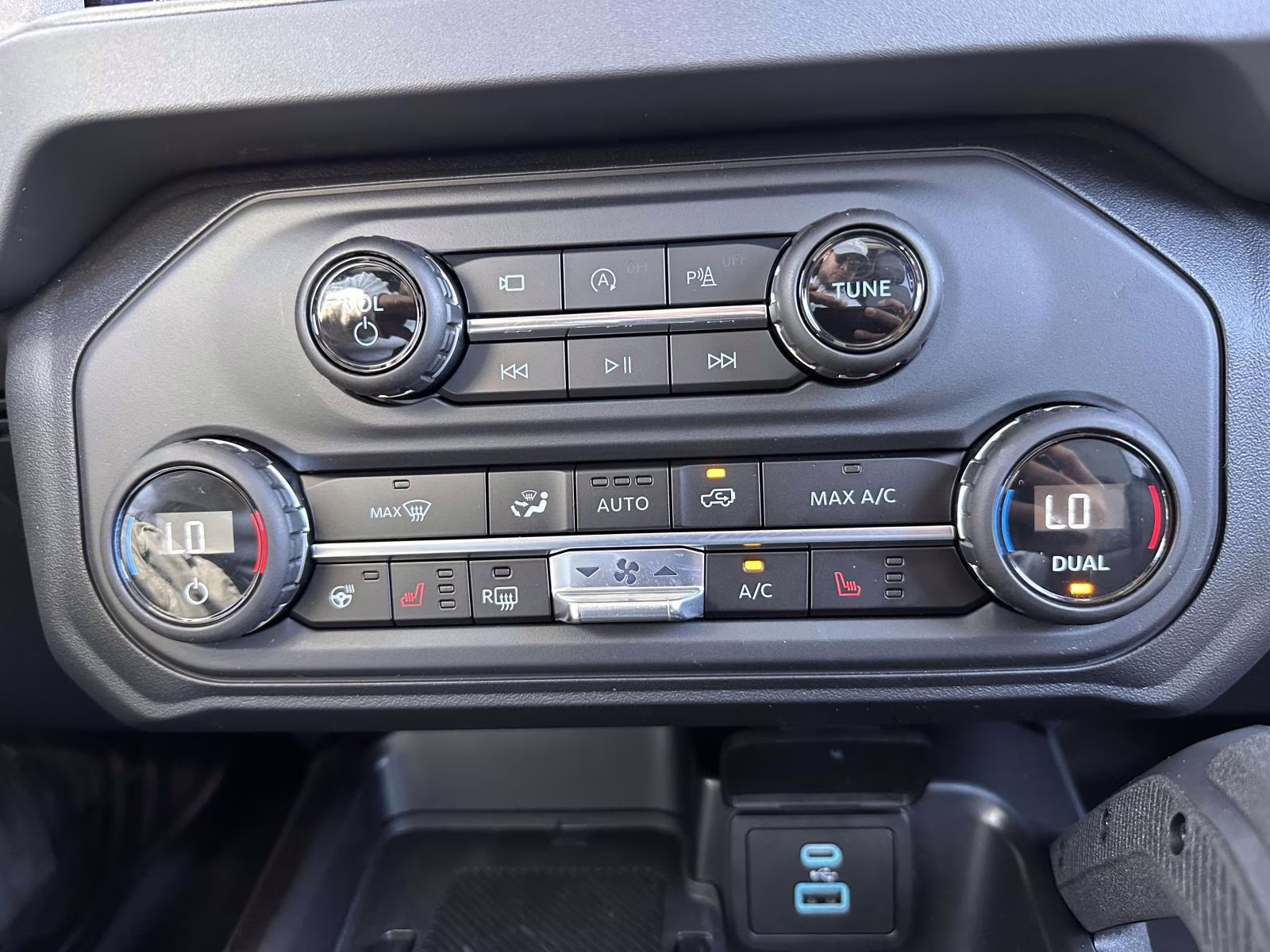 2025 Azure Gray Metallic Tri-Coat Ford Bronco Badlands 4 Door Advanced 4x4 4X4 SUV