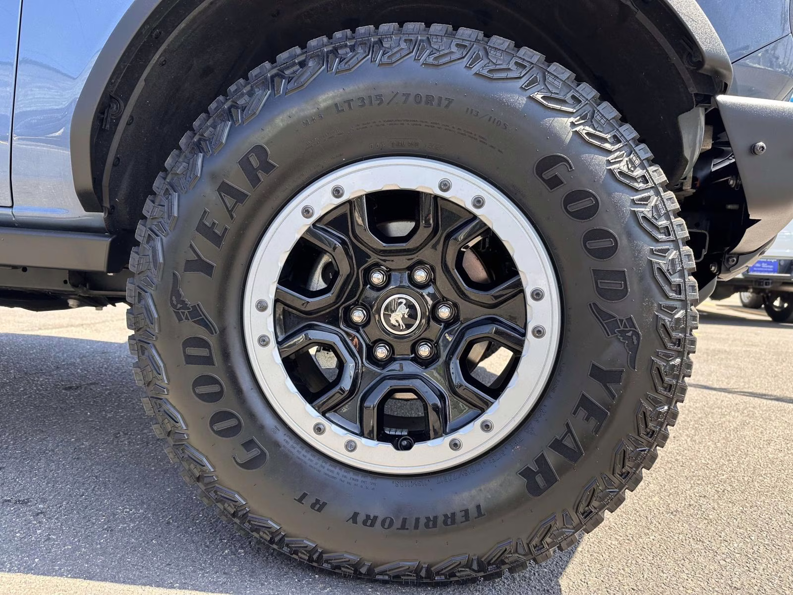 2025 Azure Gray Metallic Tri-Coat Ford Bronco Badlands 4 Door Advanced 4x4 4X4 SUV