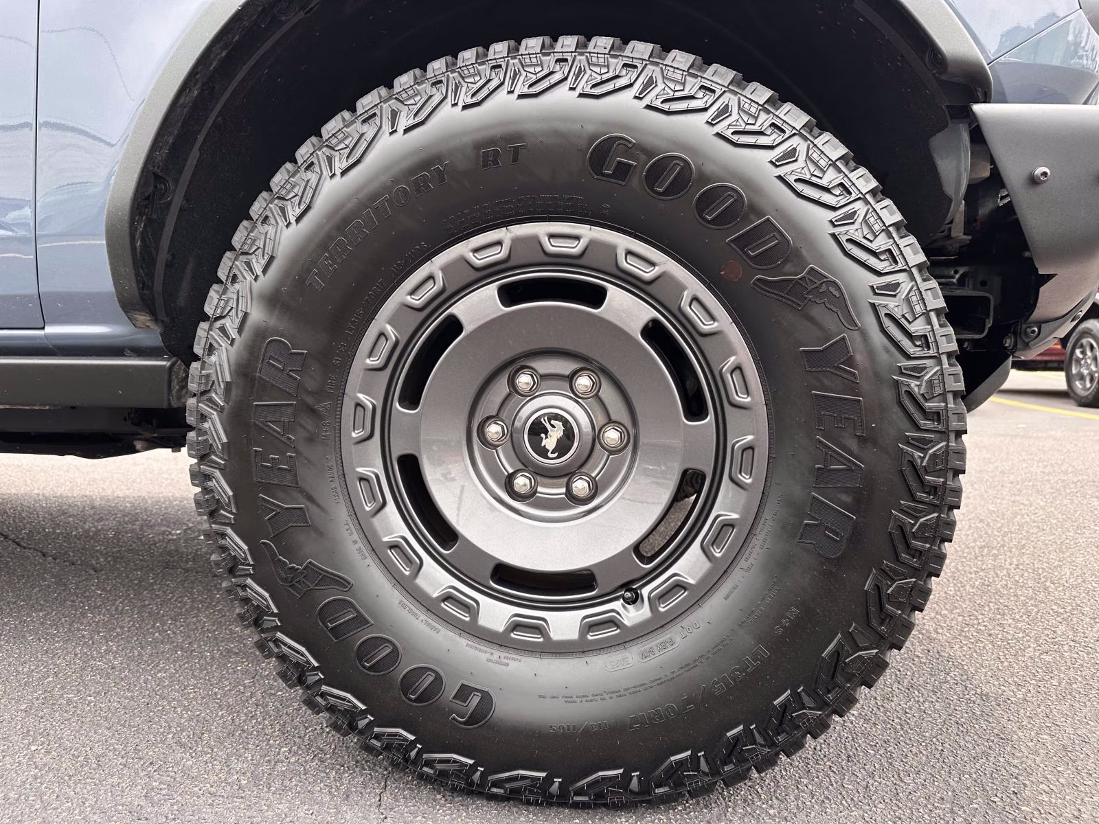 2025 Azure Gray Metallic Tri-Coat Ford Bronco Badlands 4 Door Advanced 4x4 4X4 SUV