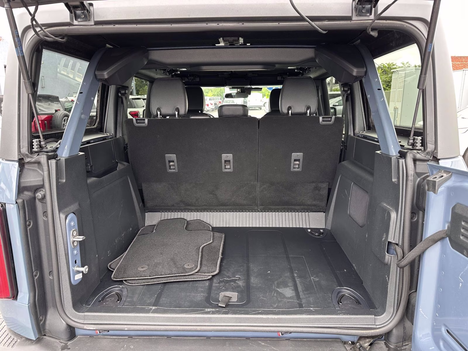 2025 Azure Gray Metallic Tri-Coat Ford Bronco Badlands 4 Door Advanced 4x4 4X4 SUV