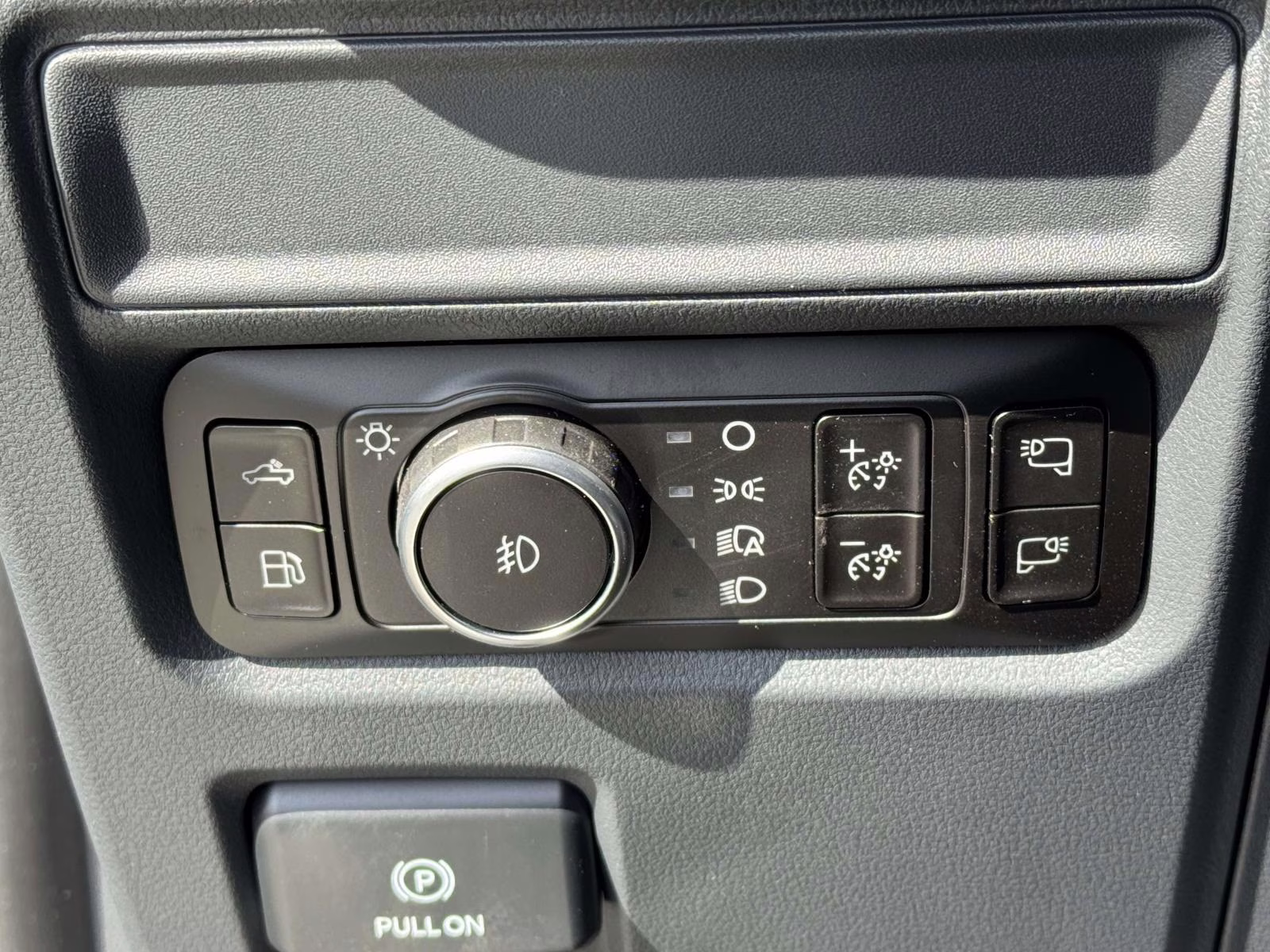 2025 Iconic Silver Metallic Ford F-150 XLT 4WD SuperCrew 5.5' Box 4X4 Truck