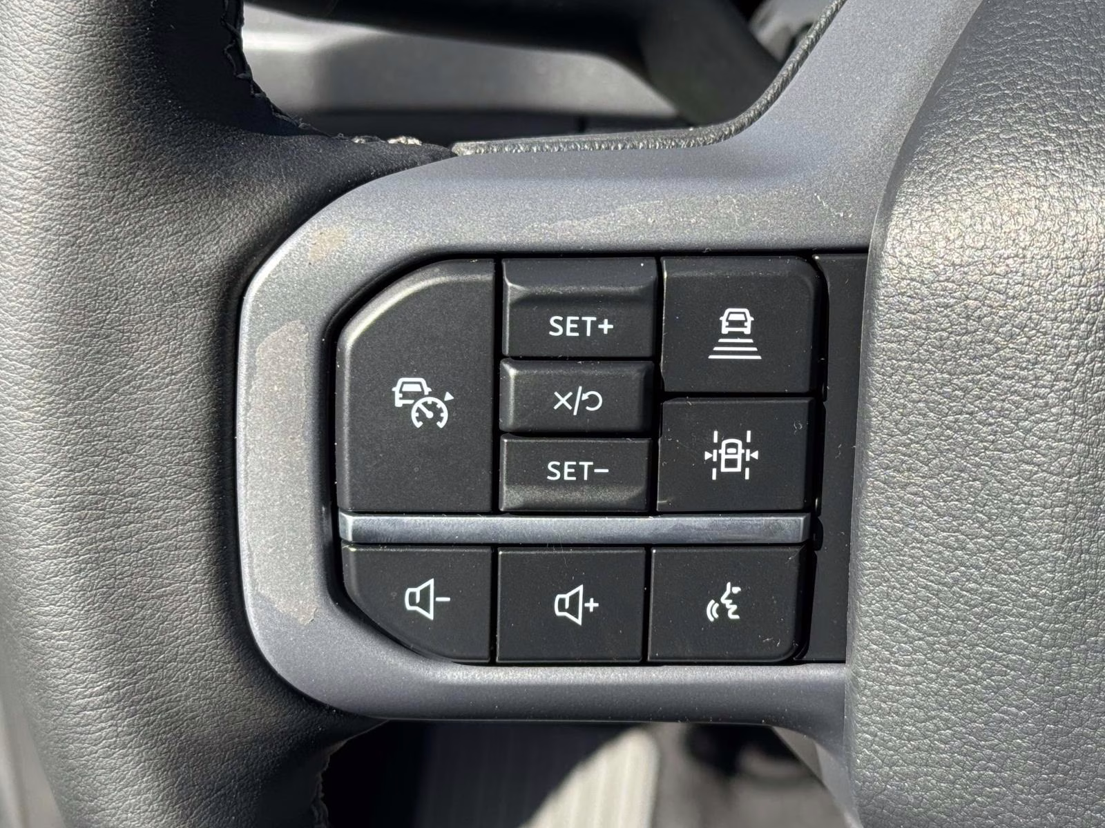 2025 Iconic Silver Metallic Ford F-150 XLT 4WD SuperCrew 5.5' Box 4X4 Truck